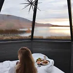 Arctic Land Adventure Glass Igloos Lomakeskus