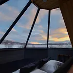 Lomakeskus Arctic Land Adventure Glass Igloos