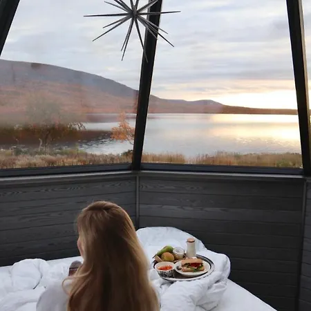 Arctic Land Adventure Glass Igloos منتجع