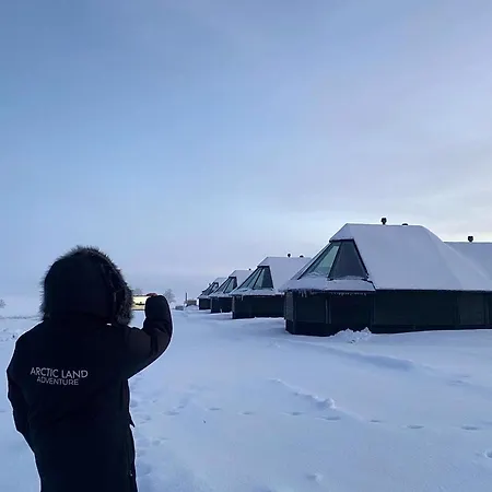 אתר נופש Arctic Land Adventure Glass Igloos קילפיסיארבי