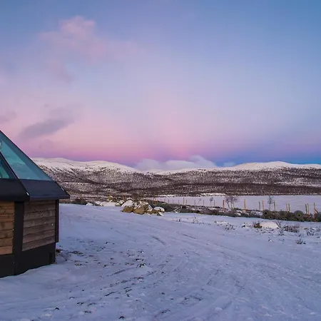 Arctic Land Adventure Glass Igloos אתר נופש