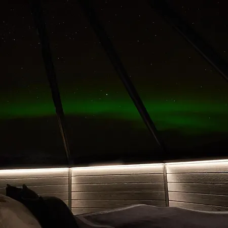 Arctic Land Adventure Glass Igloos Resort *