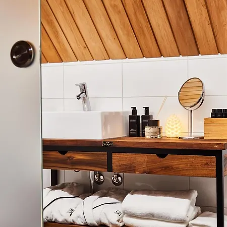 Arctic Land Adventure Glass Igloos Resort Kilpisjärvi