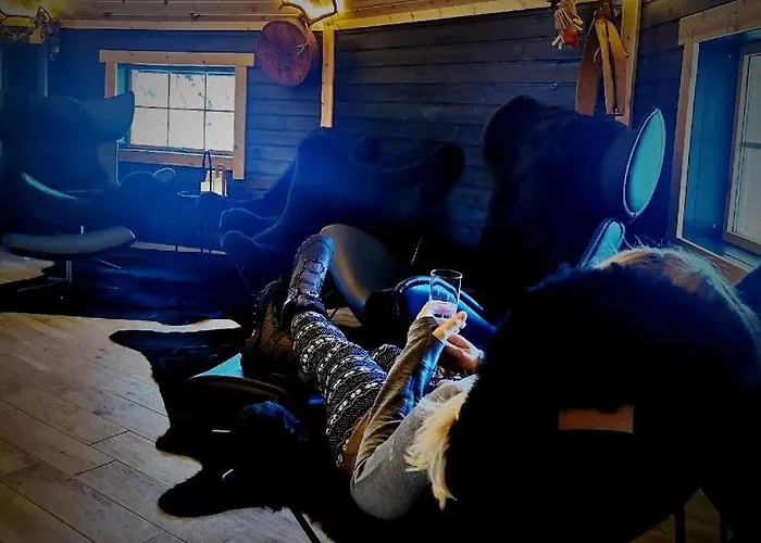 אתר נופש Arctic Land Adventure Glass Igloos קילפיסיארבי