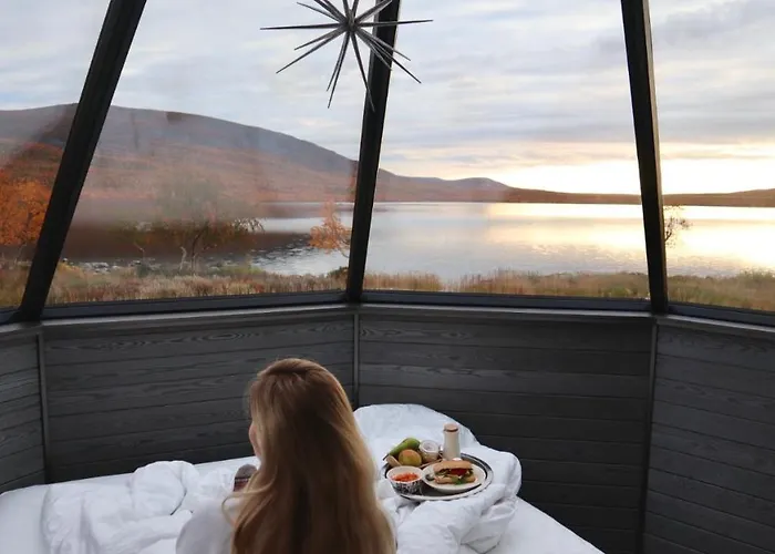 Arctic Land Adventure Glass Igloos אתר נופש