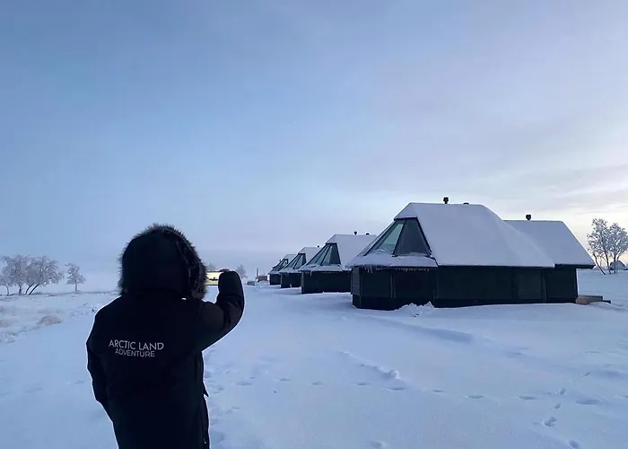 אתר נופש Arctic Land Adventure Glass Igloos קילפיסיארבי
