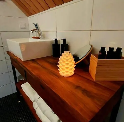 אתר נופש Arctic Land Adventure Glass Igloos *