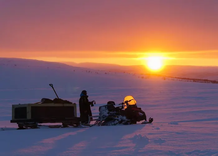 Arctic Land Adventure Glass Igloos אתר נופש