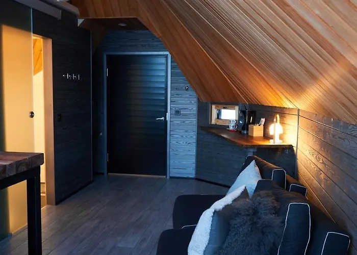 אתר נופש Arctic Land Adventure Glass Igloos *