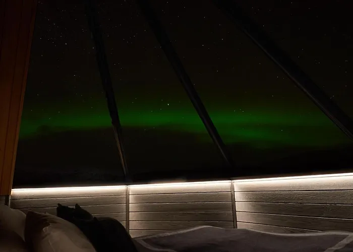 Arctic Land Adventure Glass Igloos אתר נופש *