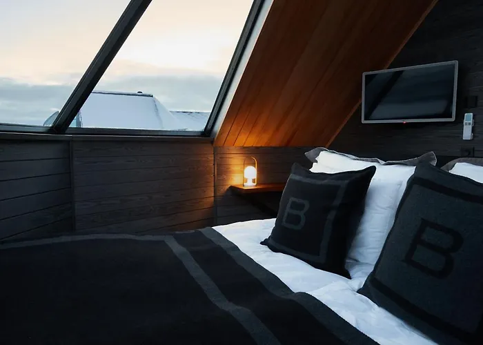 אתר נופש Arctic Land Adventure Glass Igloos קילפיסיארבי